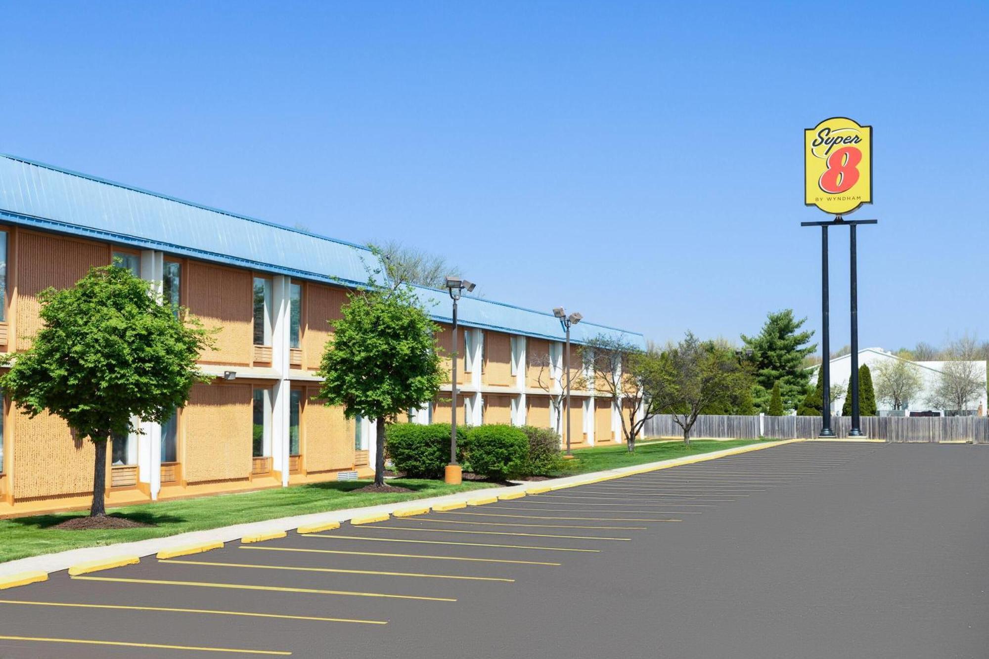 Super 8 By Wyndham Columbus Hotel Exterior foto