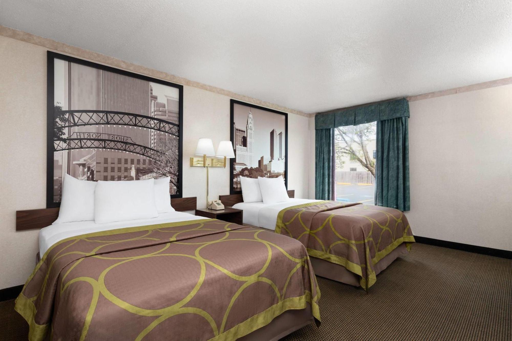 Super 8 By Wyndham Columbus Hotel Exterior foto