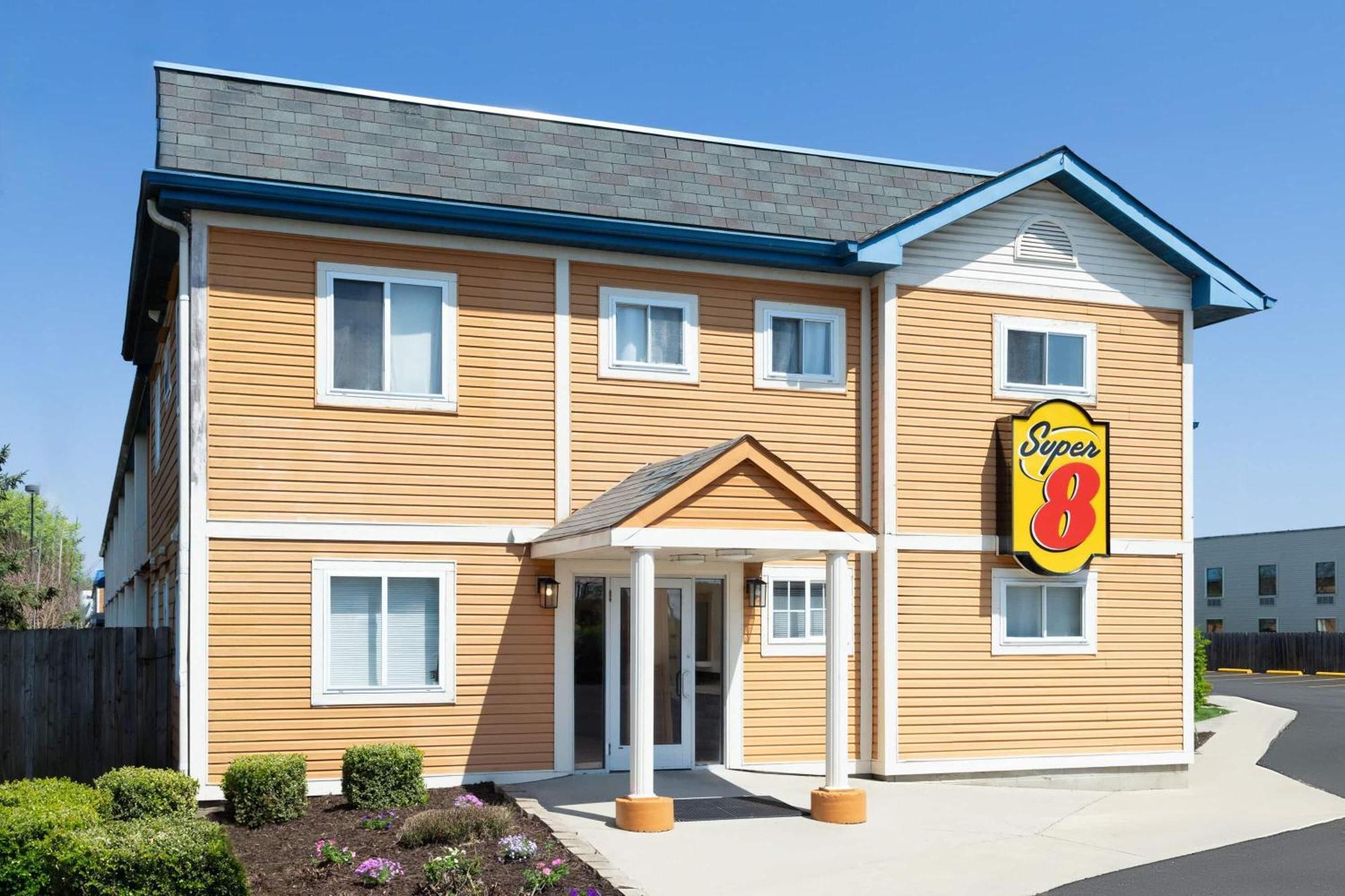 Super 8 By Wyndham Columbus Hotel Exterior foto